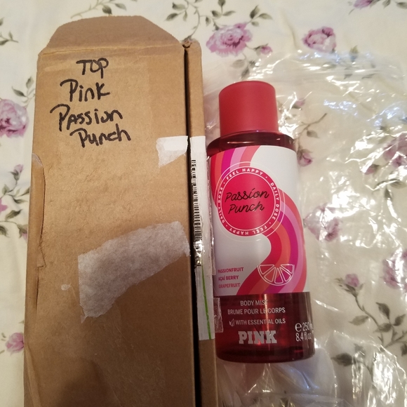 PinkVictoria Secret Passion Punch 8.4 fl.oz.Vic - Picture 4 of 7
